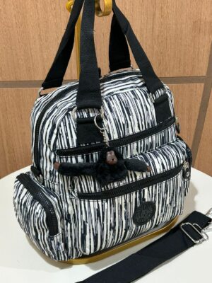 Bolsa Kipli Três Formas de Uso Estampada(Acompanha Chaveiro Macaco Em Cores Aleatórias)