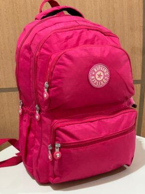 Mochila Kipli Premium 2 Bolsos Frontais (Acompanha Chaveiro Macaco Em Cores Aleatórias)