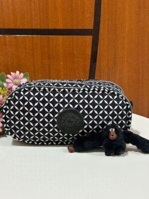 Porta Lápis Kipli Premium 3 Repartições (Acompanha Chaveiro Macaco Em Cores Aleatórias)